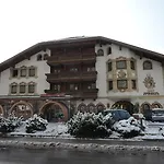 Tyrolis Hotel